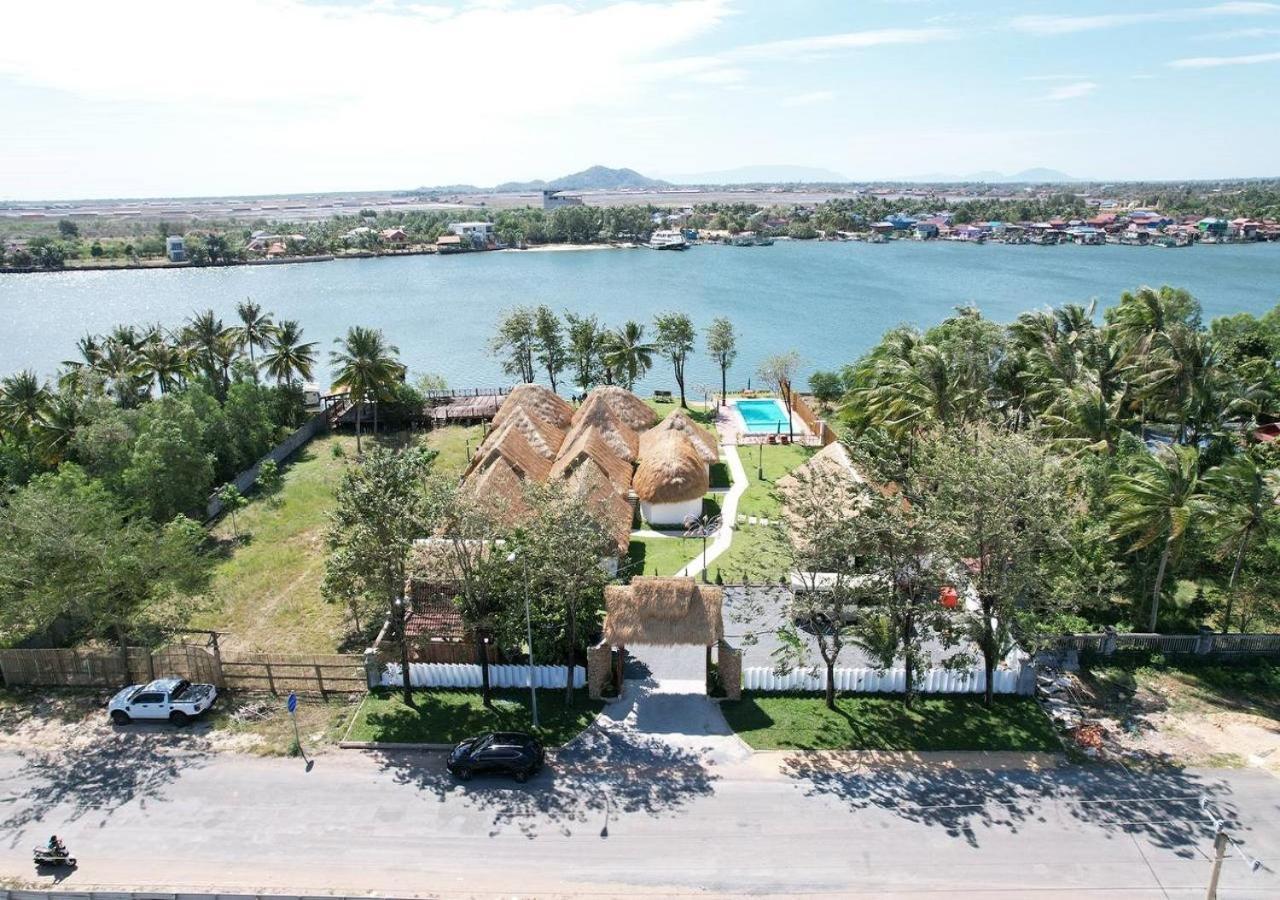 Sea Sand Resort Kampot Bagian luar foto